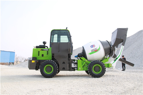 <b>四個(gè)特點(diǎn)看透全自動(dòng)自上料攪拌車！</b>